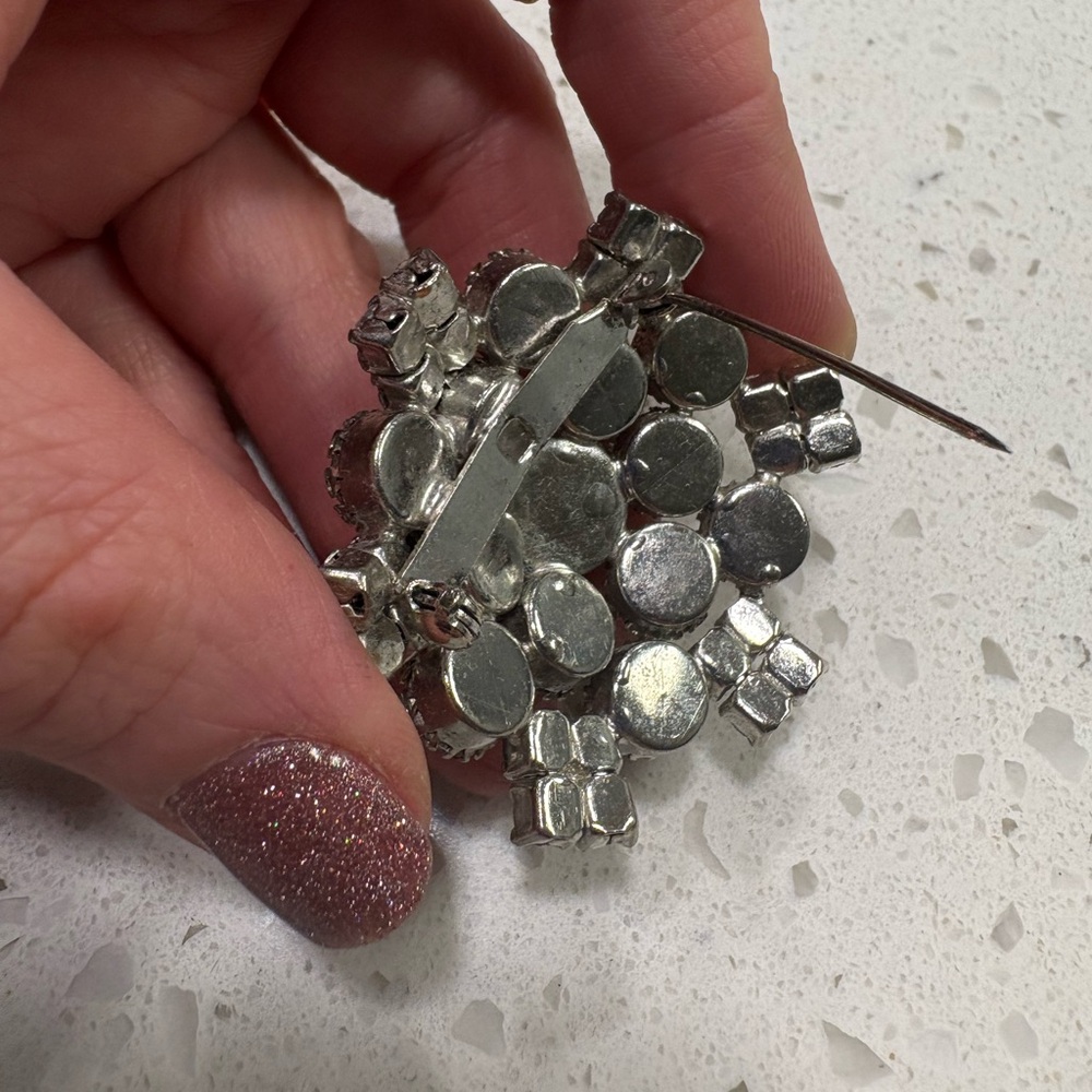 Vintage Elegant Silver Crystal Brooch - Picture 6 of 8